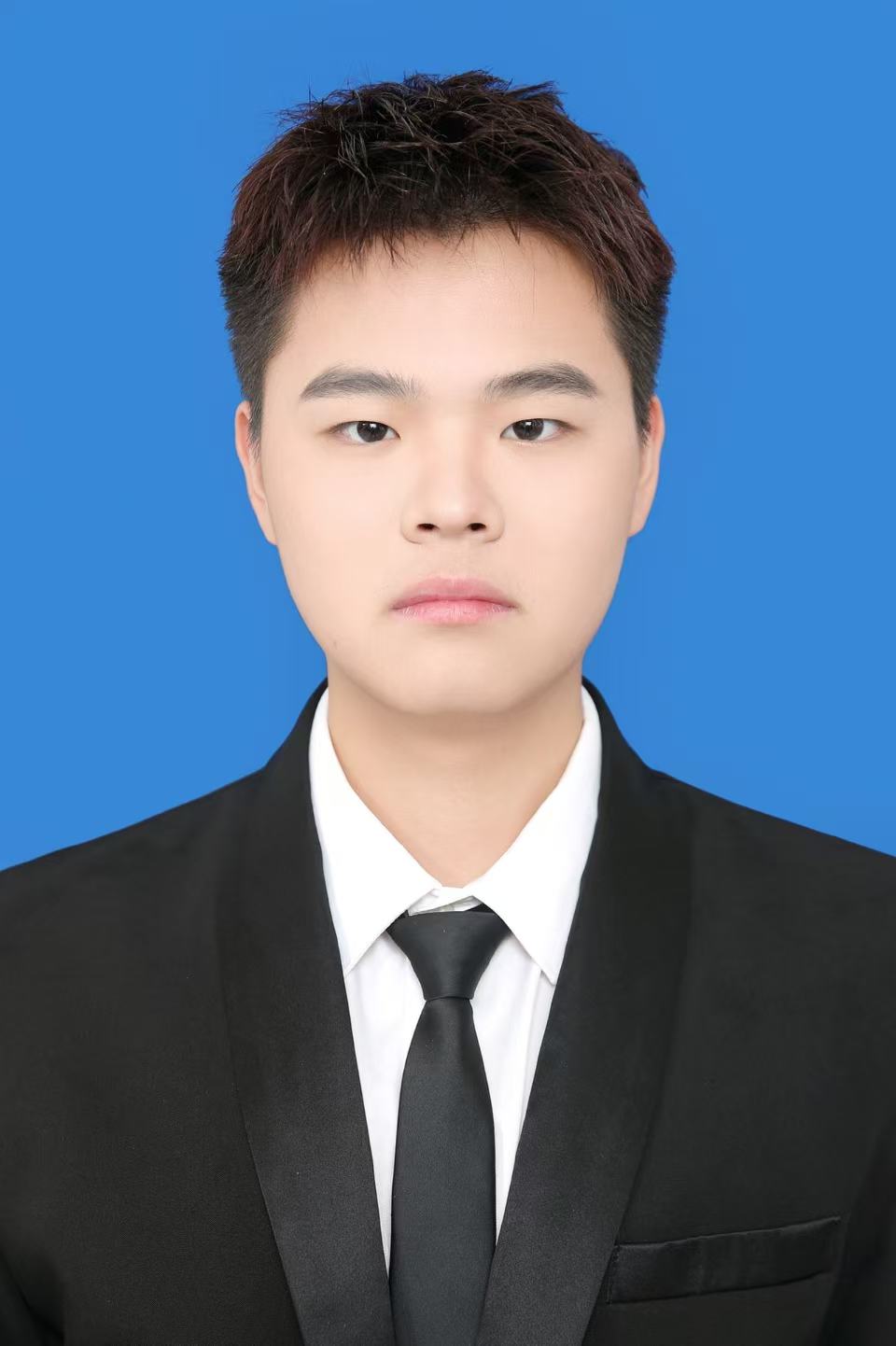 李子璇律师身着正装的职业照片